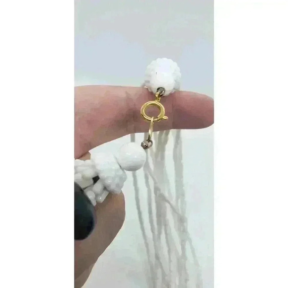 TRIFARI Multi-Strand Milk Glass Tube Beads Necklace Signed Rare Bead Shape VTG - Picture 6 of 8